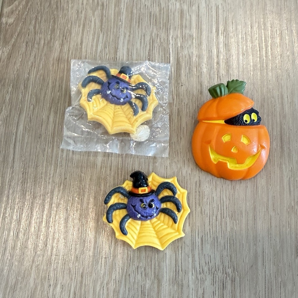 Vintage‎ Hallmark Halloween Lapel Pins 1980s Spider Web Cat Pumpkin Retro 1 NEW